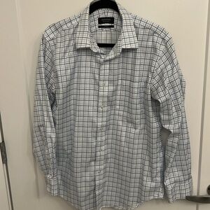 White patterned dress shirt
Nordsrom trim fit